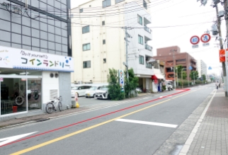 セブンイレブンの駐車場を通り越した1つ目の角を左折します。