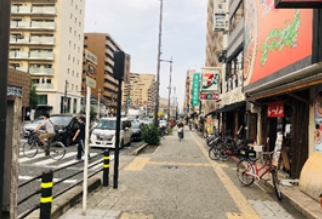 163号線を東方向へ600ｍ。右手に病院があります。